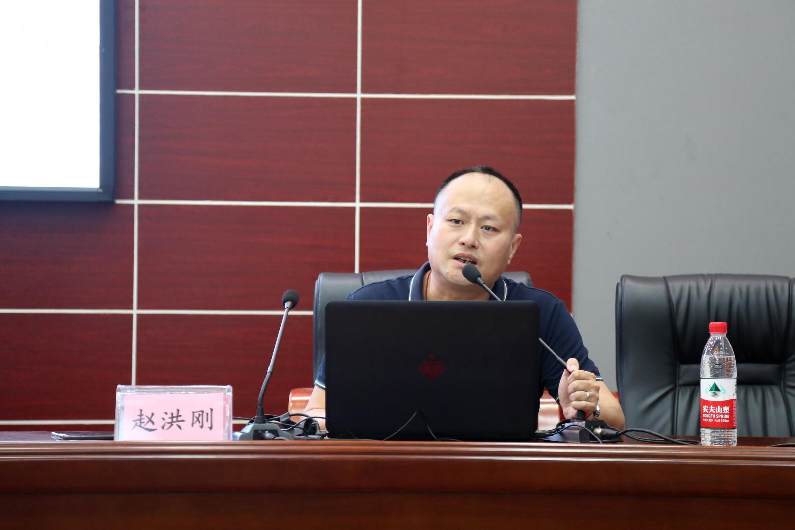 图三 培训由广西壮族自治区信息安全测评中心主任赵洪刚主讲